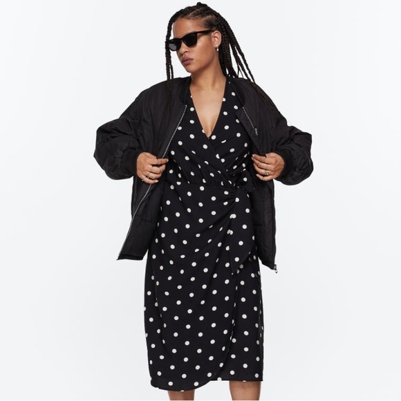 H&M Tie-Detail Wrap Dress - Picture 3 of 10